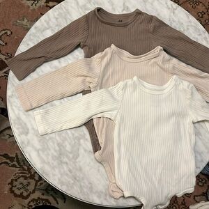 HM Neutral, ribbed bodysuit bundle